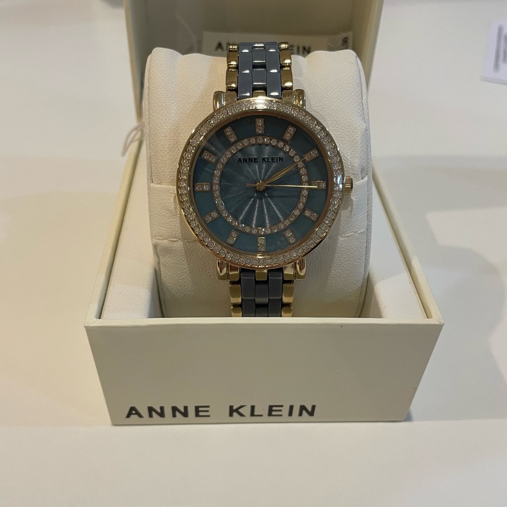 Women hand watch